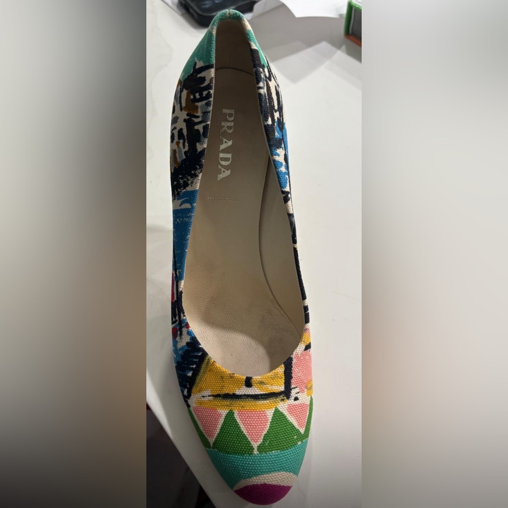 Colorful and beautiful textured Prada heels - Picture 2 of 4